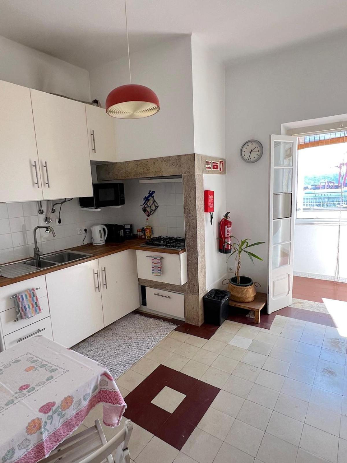 Apartamento Sobre O Rio Lisbon Luaran gambar