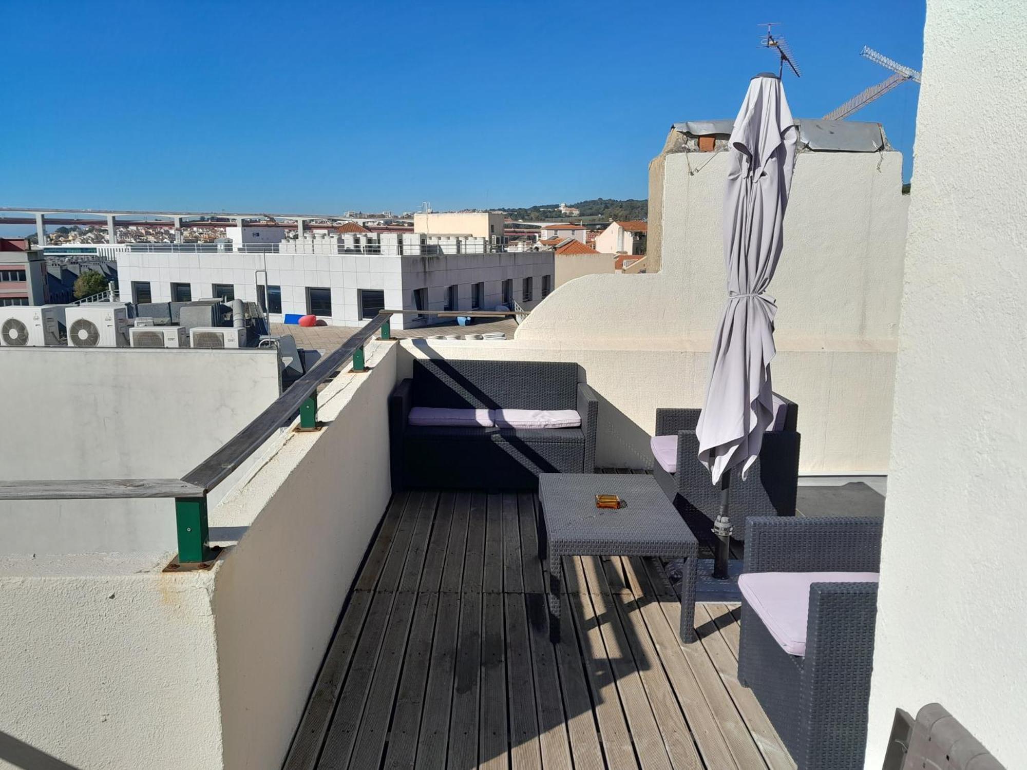 Apartamento Sobre O Rio Lisbon Luaran gambar