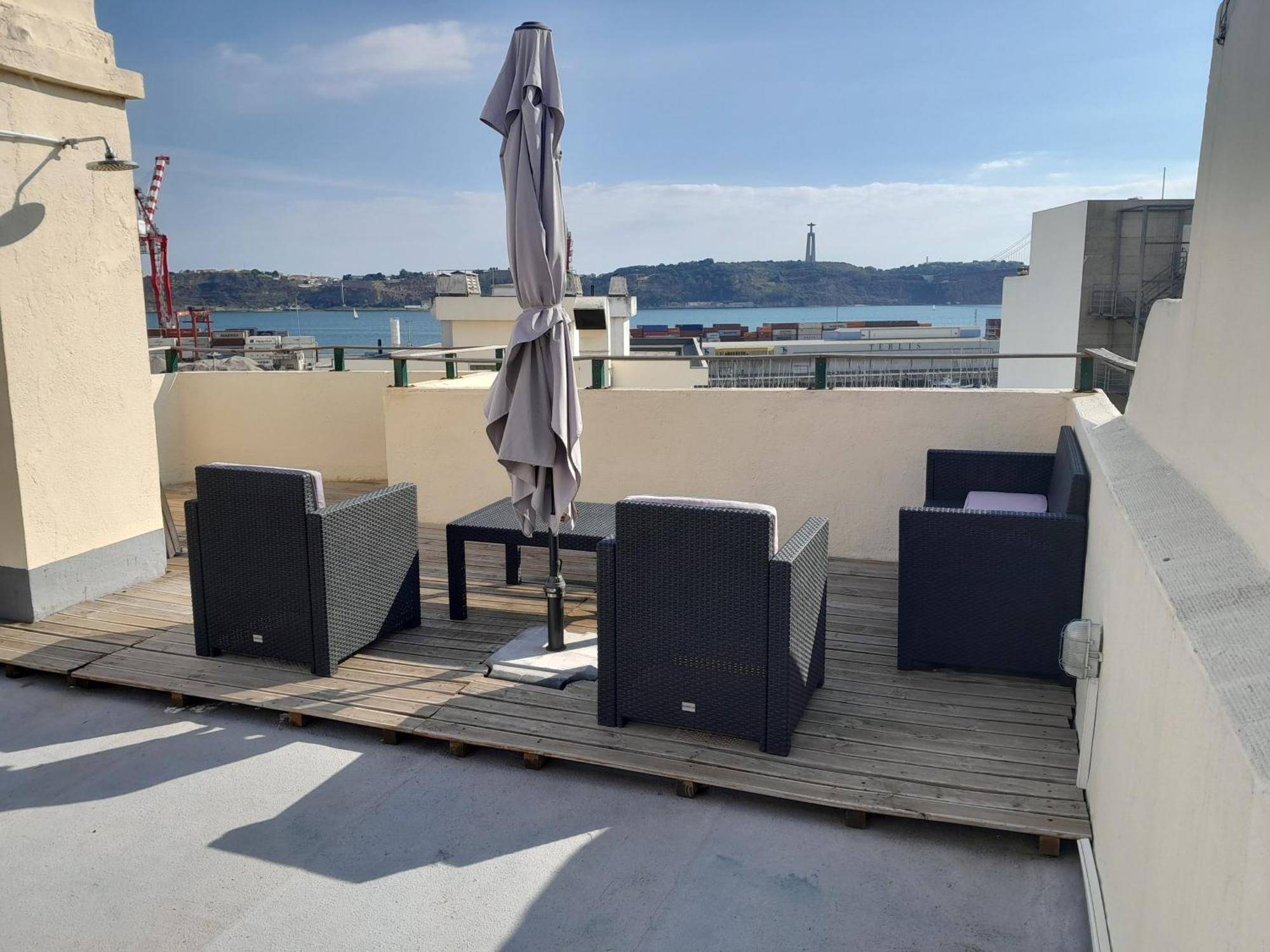 Apartamento Sobre O Rio Lisbon Luaran gambar