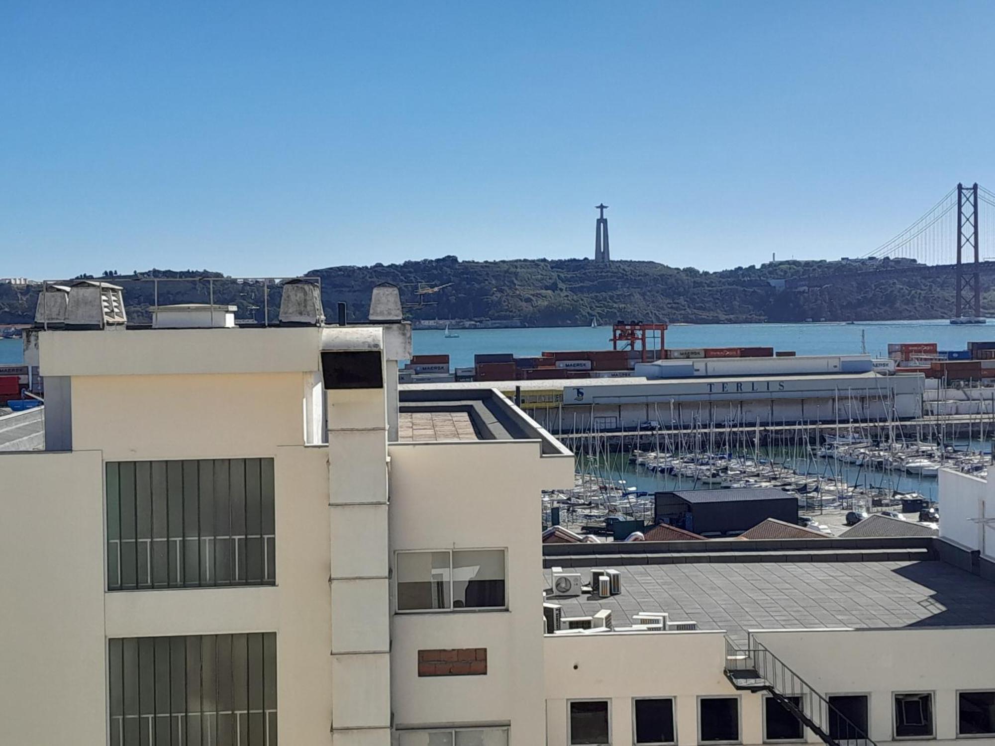Apartamento Sobre O Rio Lisbon Luaran gambar