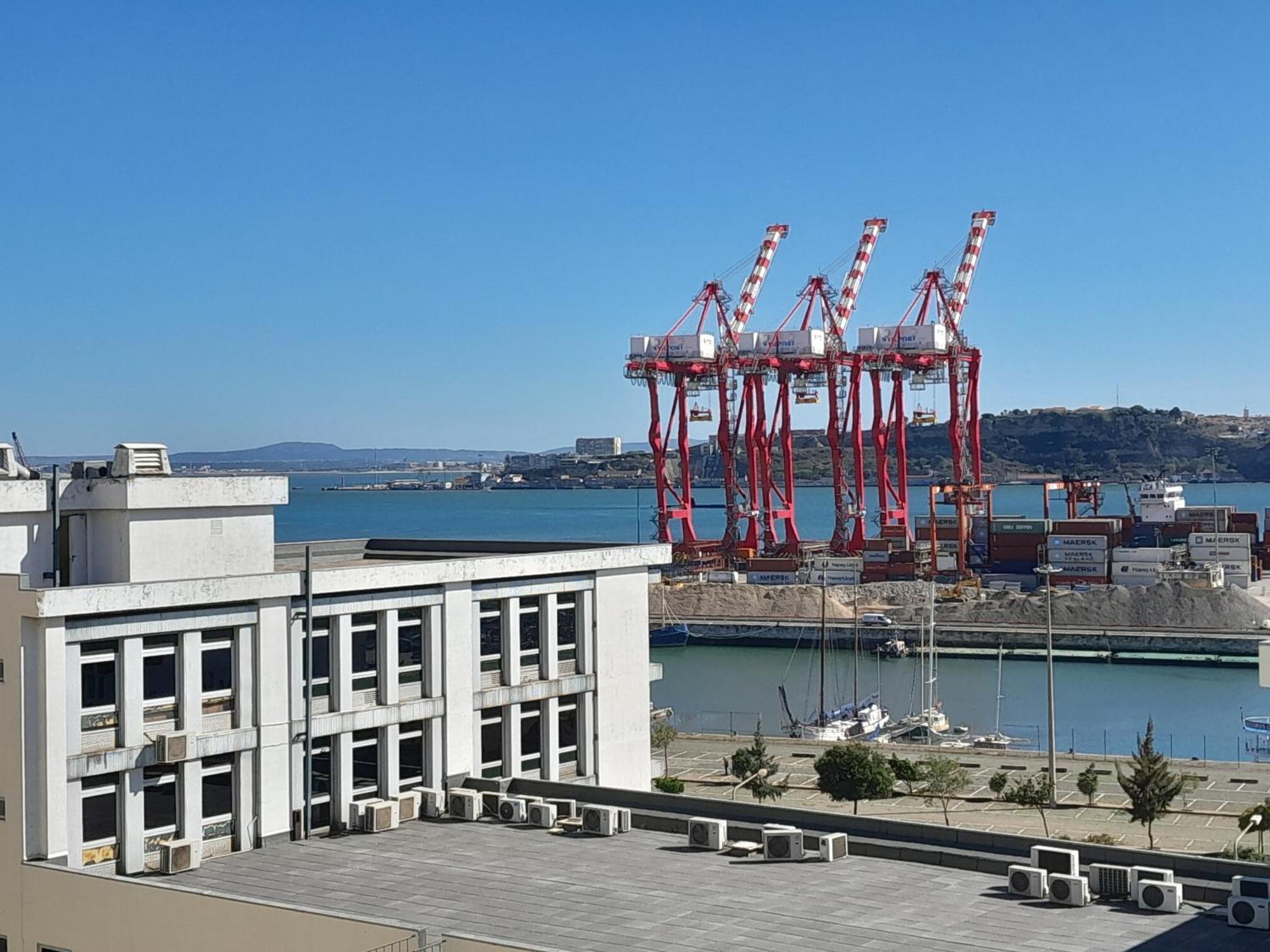 Apartamento Sobre O Rio Lisbon Luaran gambar