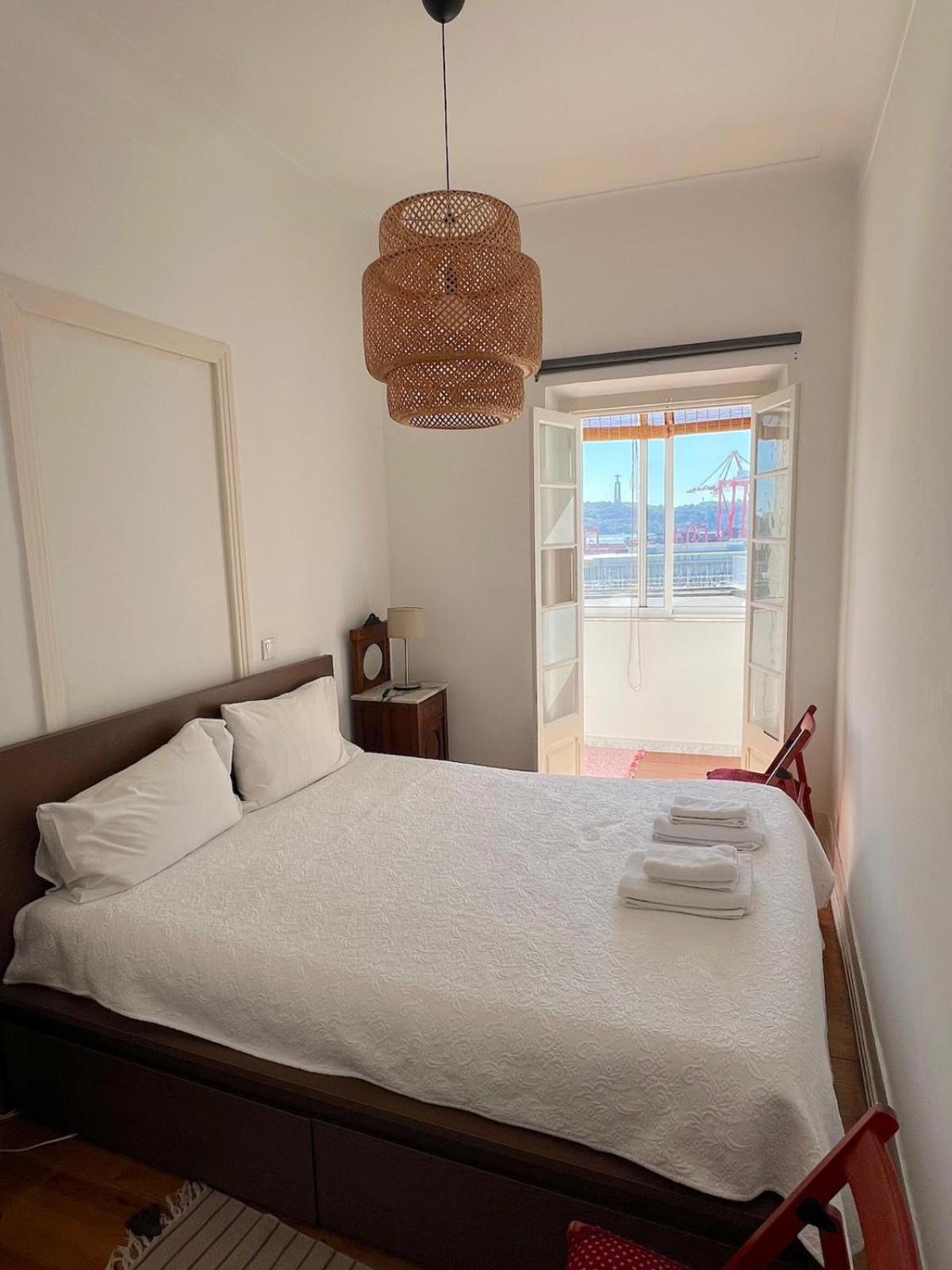 Apartamento Sobre O Rio Lisbon Luaran gambar
